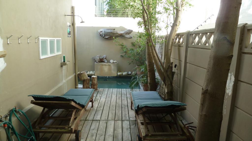 4 On Highworth Apartments And Studios Cape Town Room photo
